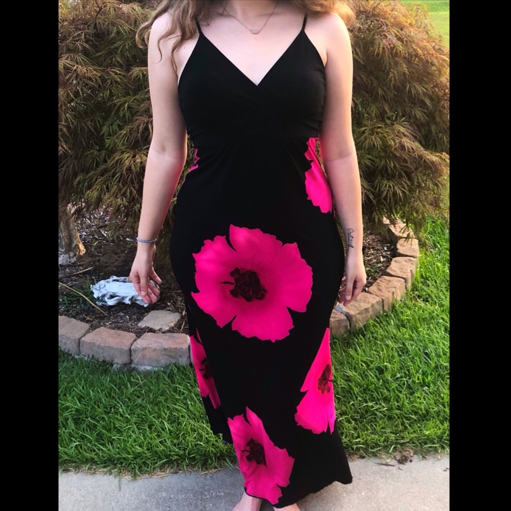 Body Central Floral Maxi Dress 🖤